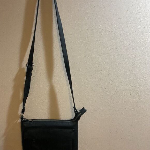Universal Thread Black Crossbody Bag Adjustable Strap Front Pocket Zip Closure - Picture 5 of 13